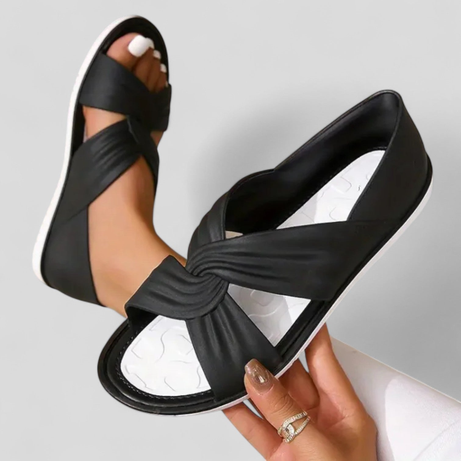 Black / 10