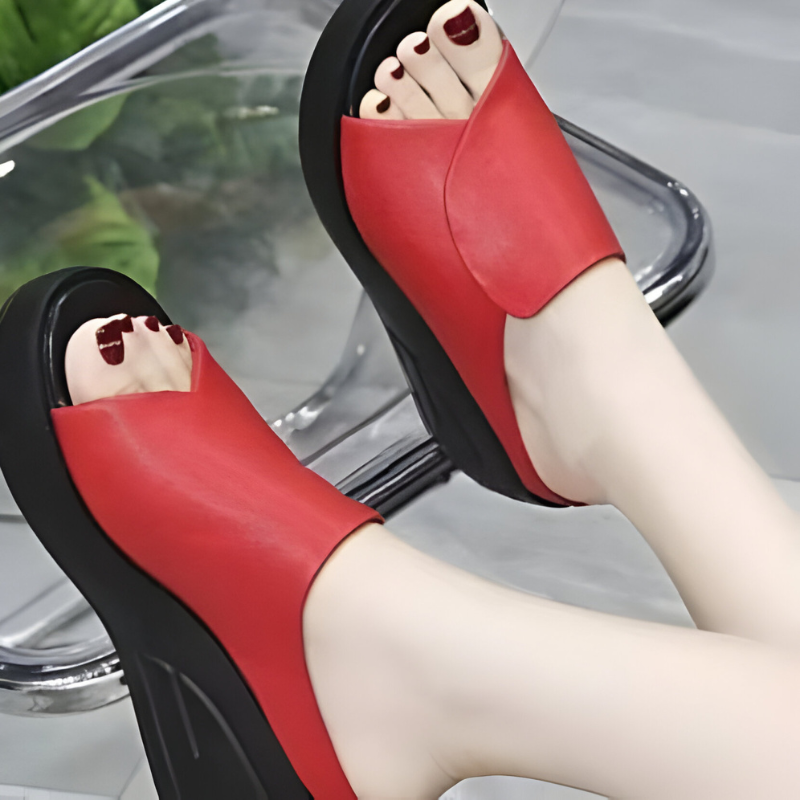 Red (Nearly out of stock) / 11 (42 EU)