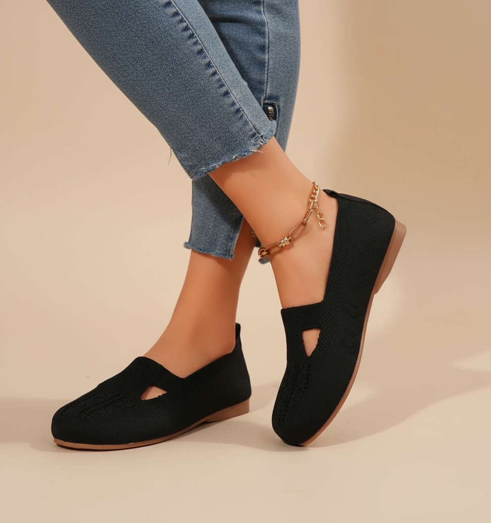Black (Nearly out of stock) / 10 (41EU)